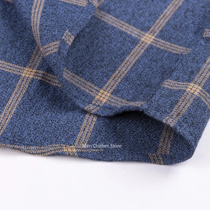 VIBE - Chemise à Carreaux en Coton Homme Découvrez notre chemise VIBE pour homme, une création qui marie motif à carreaux et élégance française. Cette chemise en coton offre une silhouette raffinée et distinctive, créée pour les hommes qui recherchent une
