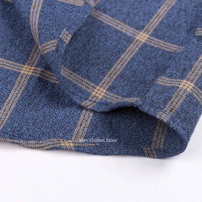 VIBE - Chemise à Carreaux en Coton Homme Découvrez notre chemise VIBE pour homme, une création qui marie motif à carreaux et élégance française. Cette chemise en coton offre une silhouette raffinée et distinctive, créée pour les hommes qui recherchent une