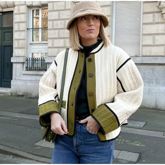 MATILDA - Manteau Patchwork Grande Taille Découvrez notre manteau MATILDA, une création mode grande taille qui allie design patchwork original et élégance française. Ce manteau patchwork grande taille offre un design unique et sophistiqué, idéal pour les