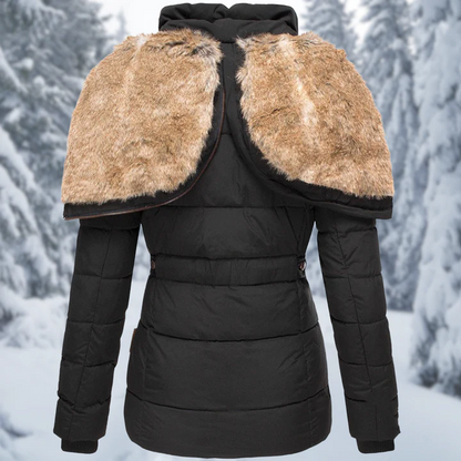 CANDACE - Veste d'Hiver Grande Taille Découvrez notre veste CANDACE, une création mode grande taille qui allie style hivernal et élégance française. Cette veste d'hiver grande taille offre un design moderne et sophistiqué, idéale pour les femmes qui souha