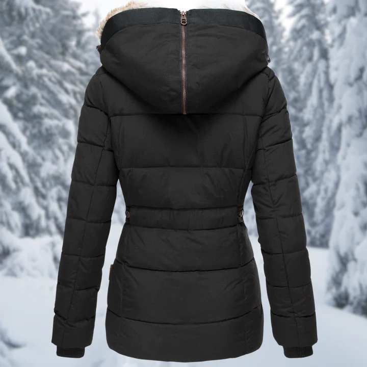 CANDACE - Veste d'Hiver Grande Taille Découvrez notre veste CANDACE, une création mode grande taille qui allie style hivernal et élégance française. Cette veste d'hiver grande taille offre un design moderne et sophistiqué, idéale pour les femmes qui souha