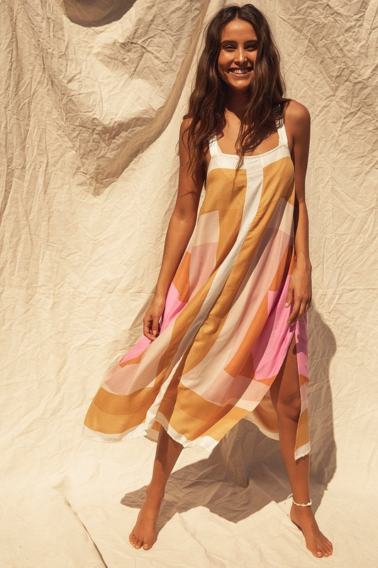 Lucie - Robe d'Été Grande Taille Femme Élégante Découvrez notre robe Lucie, une création mode grande taille qui allie fraîcheur estivale et élégance française. Cette robe élégante grande taille offre un style léger et raffiné, parfaite pour les femmes qui