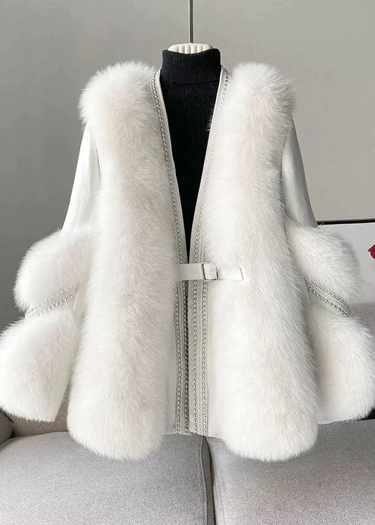 GENEVIVE - Manteau en Fausse Fourrure Patchwork Grande Taille Découvrez notre manteau GENEVIVE, une création mode grande taille qui allie luxe du patchwork en fausse fourrure et élégance française. Ce manteau grande taille au col V offre un design sophist