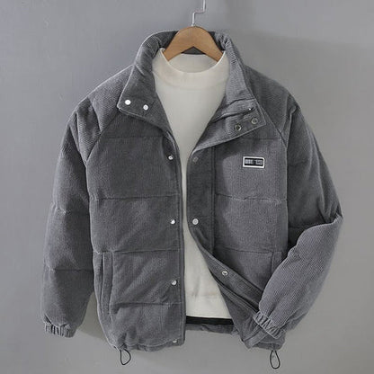 GABBY - Manteau d'Hiver Élégant Grande Taille Découvrez notre manteau GABBY, une création mode grande taille qui marie chaleur hivernale et élégance française. Ce manteau d'hiver grande taille offre une silhouette raffinée et protectrice, créé pour les fe