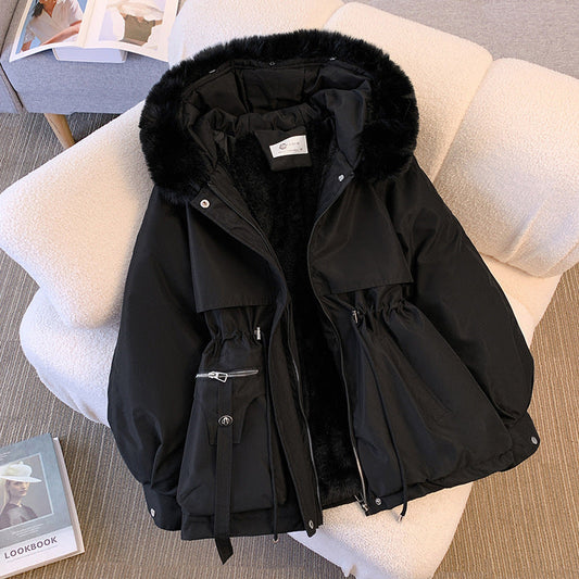 MELIA - Veste d'Hiver Grande Taille Découvrez notre veste MELIA, une création mode grande taille qui allie style hivernal et élégance française. Cette veste d'hiver grande taille offre un design moderne et chaleureux, idéale pour les femmes qui souhaitent