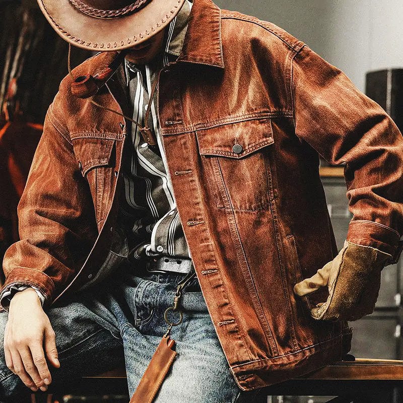 ALI - Veste en Jean Vintage Homme Découvrez notre veste ALI pour homme, une création qui marie l'esprit vintage du denim à l'élégance française. Cette veste en jean vintage offre une silhouette authentique et raffinée, créée pour les hommes qui recherchen