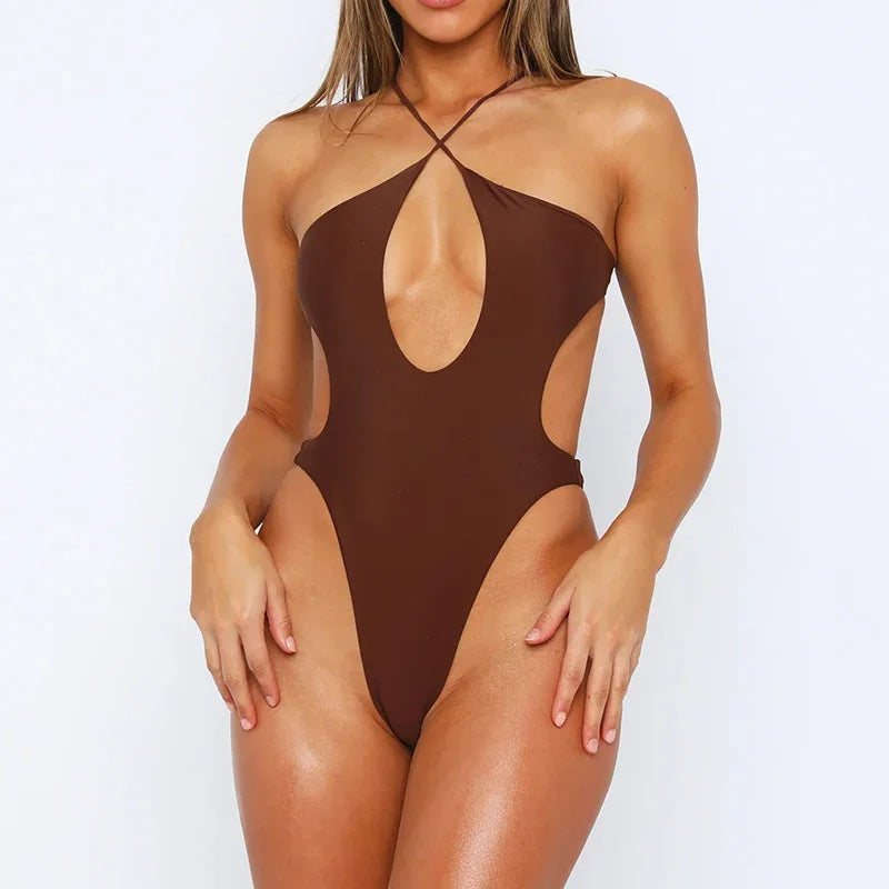 LISA - Maillot de Bain Une Pièce Grande Taille Découvrez notre maillot de bain LISA, une création mode grande taille qui allie sensualité estivale et élégance française. Ce maillot une pièce grande taille offre une silhouette raffinée et flatteuse, créé p