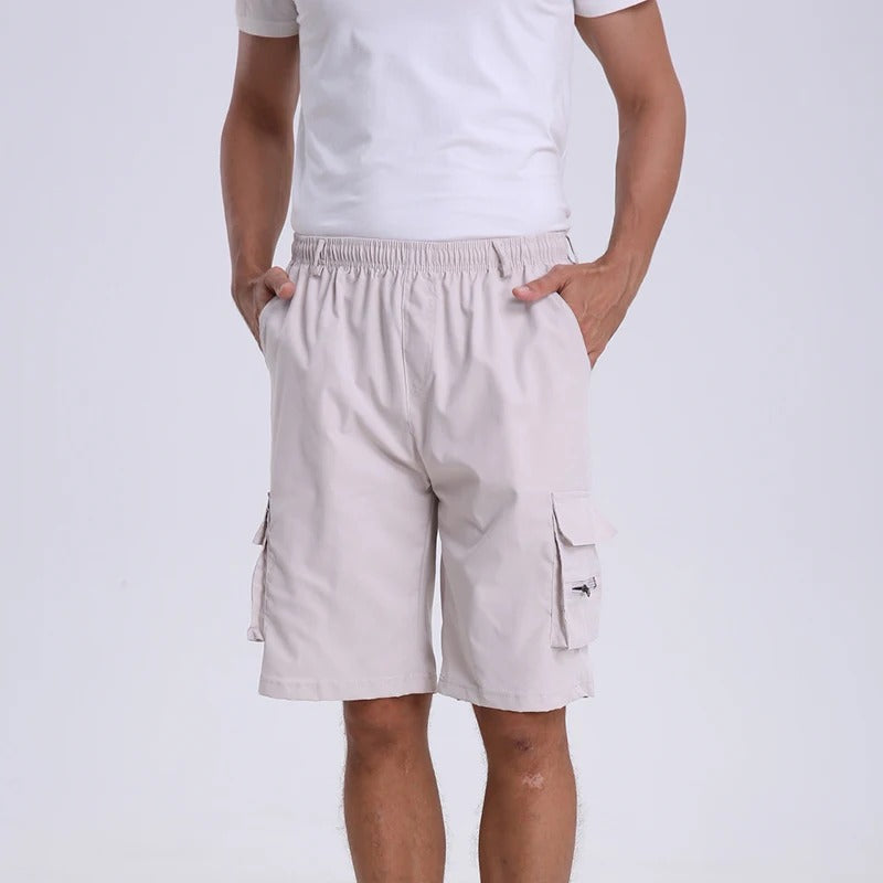 JOHN - Short Essentiel d'Été Homme Découvrez notre short JOHN pour homme, une création qui marie confort estival et élégance française. Ce short d'été offre une silhouette raffinée et décontractée, créé pour les hommes qui recherchent une pièce aussi légè