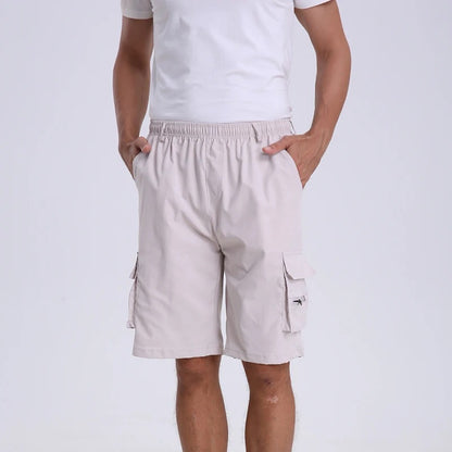JOHN - Short Essentiel d'Été Homme Découvrez notre short JOHN pour homme, une création qui marie confort estival et élégance française. Ce short d'été offre une silhouette raffinée et décontractée, créé pour les hommes qui recherchent une pièce aussi légè