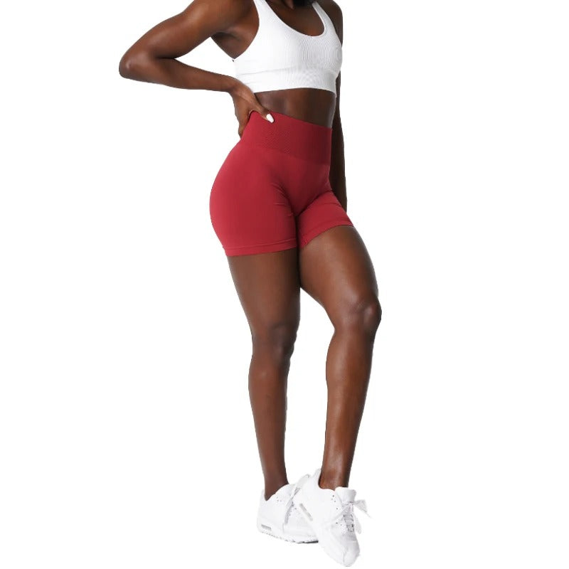 MANON - Short de Sport Taille Haute Grande Taille Découvrez notre short MANON, une création mode grande taille qui allie performance sportive et élégance française. Ce short de sport grande taille offre une silhouette athlétique et raffinée, créé pour les