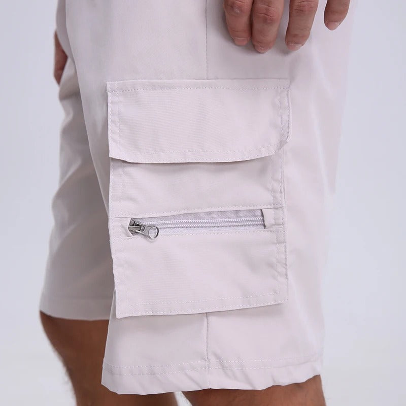 JOHN - Short Essentiel d'Été Homme Découvrez notre short JOHN pour homme, une création qui marie confort estival et élégance française. Ce short d'été offre une silhouette raffinée et décontractée, créé pour les hommes qui recherchent une pièce aussi légè