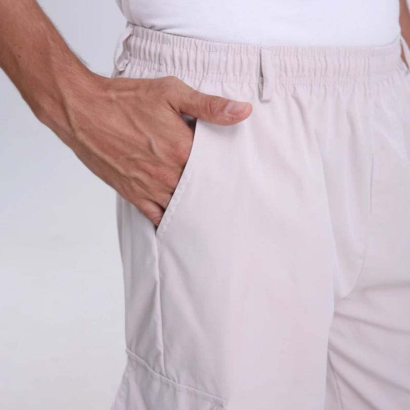 JOHN - Short Essentiel d'Été Homme Découvrez notre short JOHN pour homme, une création qui marie confort estival et élégance française. Ce short d'été offre une silhouette raffinée et décontractée, créé pour les hommes qui recherchent une pièce aussi légè