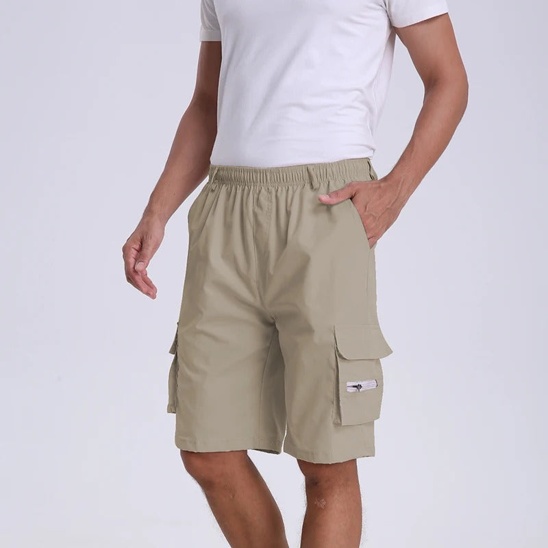 JOHN - Short Essentiel d'Été Homme Découvrez notre short JOHN pour homme, une création qui marie confort estival et élégance française. Ce short d'été offre une silhouette raffinée et décontractée, créé pour les hommes qui recherchent une pièce aussi légè
