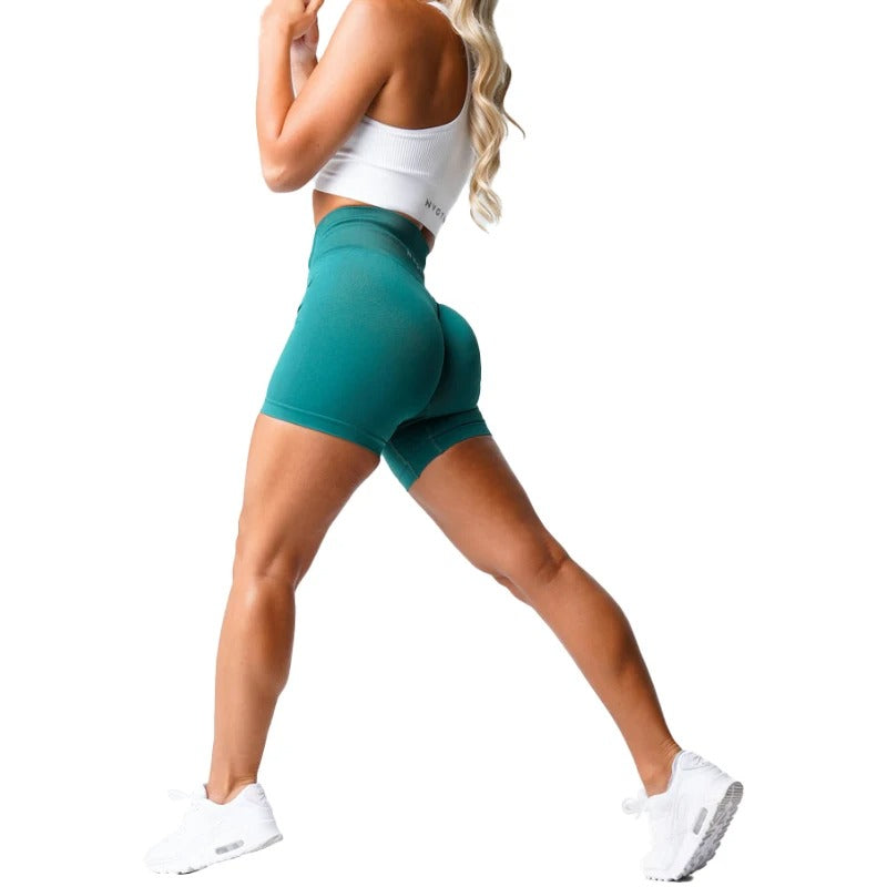 MANON - Short de Sport Taille Haute Grande Taille Découvrez notre short MANON, une création mode grande taille qui allie performance sportive et élégance française. Ce short de sport grande taille offre une silhouette athlétique et raffinée, créé pour les
