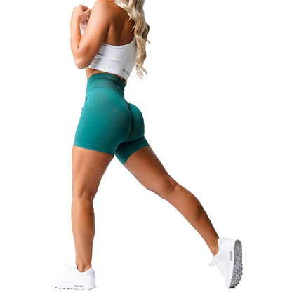 MANON - Short de Sport Taille Haute Grande Taille Découvrez notre short MANON, une création mode grande taille qui allie performance sportive et élégance française. Ce short de sport grande taille offre une silhouette athlétique et raffinée, créé pour les
