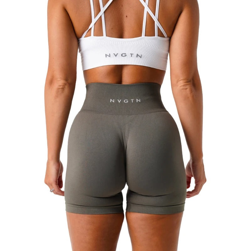 MANON - Short de Sport Taille Haute Grande Taille Découvrez notre short MANON, une création mode grande taille qui allie performance sportive et élégance française. Ce short de sport grande taille offre une silhouette athlétique et raffinée, créé pour les