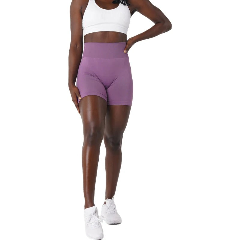 MANON - Short de Sport Taille Haute Grande Taille Découvrez notre short MANON, une création mode grande taille qui allie performance sportive et élégance française. Ce short de sport grande taille offre une silhouette athlétique et raffinée, créé pour les