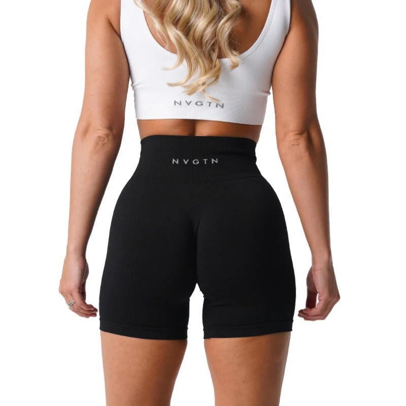MANON - Short de Sport Taille Haute Grande Taille Découvrez notre short MANON, une création mode grande taille qui allie performance sportive et élégance française. Ce short de sport grande taille offre une silhouette athlétique et raffinée, créé pour les