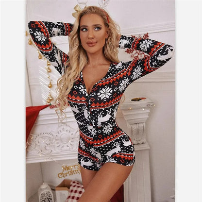 CHRISTINA - Pyjama de Noël Grande Taille Découvrez notre pyjama CHRISTINA, une création mode grande taille qui allie confort festif et élégance française. Ce pyjama élégant grande taille offre un style enchanteur parfait pour les fêtes, idéal pour les fem