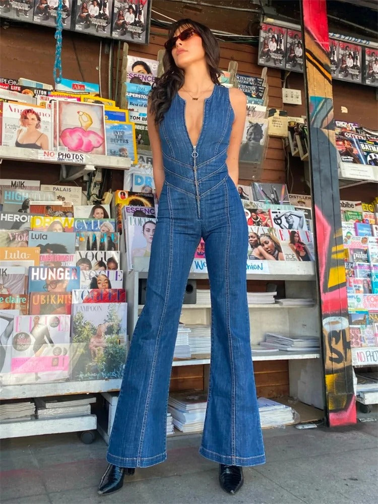 LANA - Combinaison en Jean Grande Taille Découvrez notre combinaison LANA, une création mode grande taille qui allie style denim et élégance française. Cette combinaison en jean grande taille offre un design moderne et décontracté, idéale pour les femmes