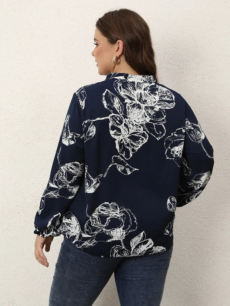 ALEXANDRA - Pull Col Roulé Moelleux Grande Taille Découvrez notre pull ALEXANDRA, une création mode grande taille qui marie douceur luxueuse et élégance française. Ce pull col roulé grande taille offre une silhouette douce et raffinée, créé pour les femme