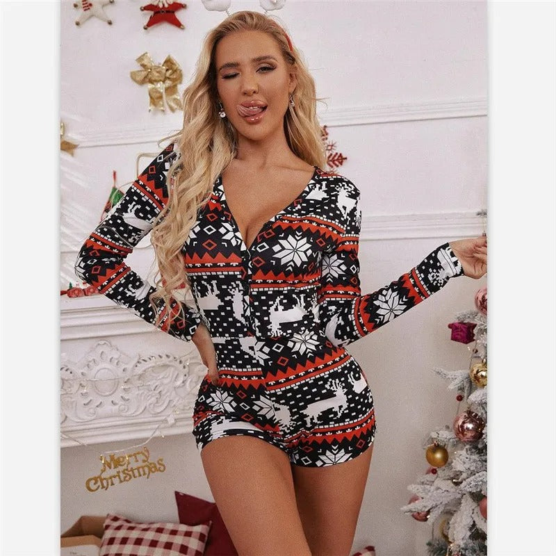 CHRISTINA - Pyjama de Noël Grande Taille Découvrez notre pyjama CHRISTINA, une création mode grande taille qui allie confort festif et élégance française. Ce pyjama élégant grande taille offre un style enchanteur parfait pour les fêtes, idéal pour les fem