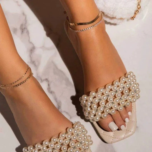 JULIA - Chaussons Mode Grande Taille Découvrez nos chaussons JULIA, une création mode grande taille qui marie confort intérieur et élégance française. Ces chaussons grande taille offrent une silhouette raffinée et douillette, créés pour les femmes qui rec