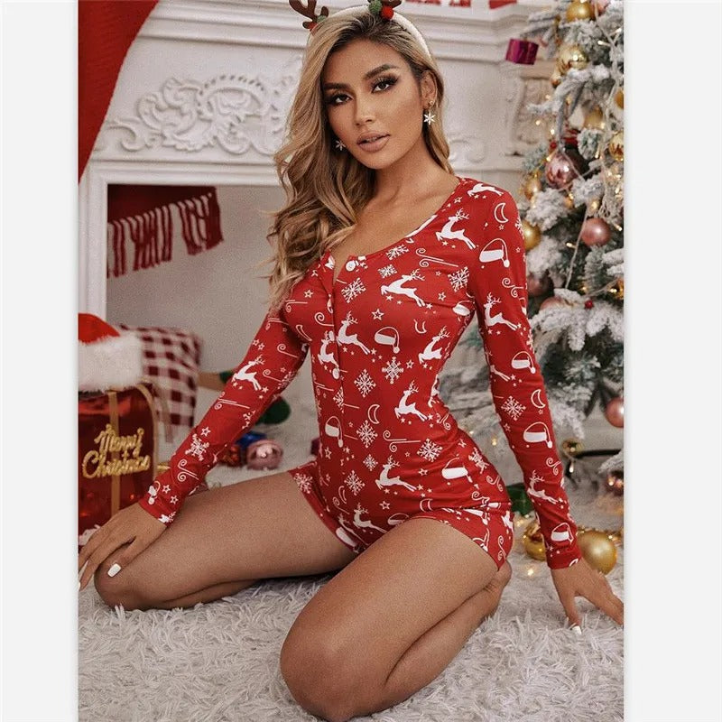 CHRISTINA - Pyjama de Noël Grande Taille Découvrez notre pyjama CHRISTINA, une création mode grande taille qui allie confort festif et élégance française. Ce pyjama élégant grande taille offre un style enchanteur parfait pour les fêtes, idéal pour les fem