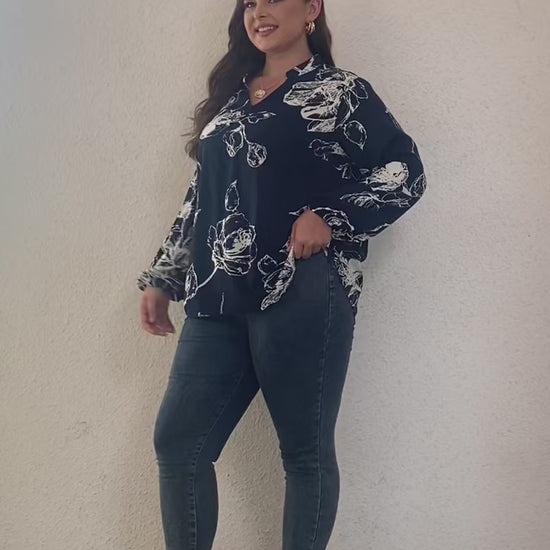 ALEXANDRA - Pull Col Roulé Moelleux Grande Taille Découvrez notre pull ALEXANDRA, une création mode grande taille qui marie douceur luxueuse et élégance française. Ce pull col roulé grande taille offre une silhouette douce et raffinée, créé pour les femme