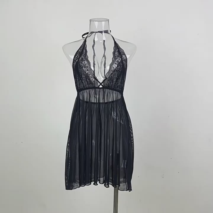 Amélie Nuisette Transparente en Mesh Découvrez la nuisette Amélie, une pièce séduisante qui allie élégance et sensualité. Son design raffiné en mesh transparent et son dos nu captivant sublimeront vos courbes avec une touche de mystère. ✨ Pourquoi vous al
