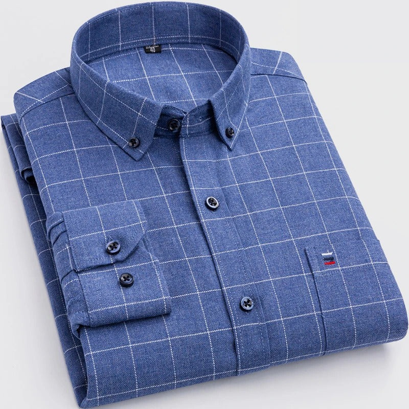VIBE - Chemise à Carreaux en Coton Homme Découvrez notre chemise VIBE pour homme, une création qui marie motif à carreaux et élégance française. Cette chemise en coton offre une silhouette raffinée et distinctive, créée pour les hommes qui recherchent une
