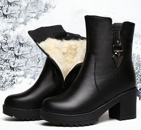 HANAH - Bottes à Talon Large Grande Taille Découvrez nos bottes HANAH, une création mode grande taille qui marie confort du coton et élégance française. Ces bottes grande taille offrent une silhouette raffinée et stable, créées pour les femmes qui recherc