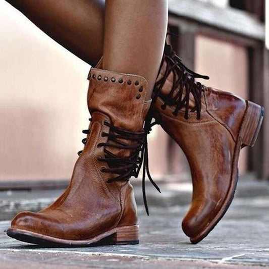 DELILAH - Bottes en Cuir Grande Taille Découvrez nos bottes DELILAH, une création mode grande taille qui marie cuir luxueux et élégance française. Ces bottes grande taille offrent une silhouette raffinée et sophistiquée, créées pour les femmes qui recherc