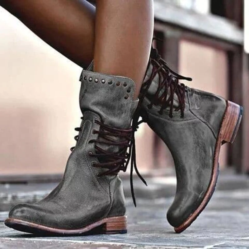 DELILAH - Bottes en Cuir Grande Taille Découvrez nos bottes DELILAH, une création mode grande taille qui marie cuir luxueux et élégance française. Ces bottes grande taille offrent une silhouette raffinée et sophistiquée, créées pour les femmes qui recherc