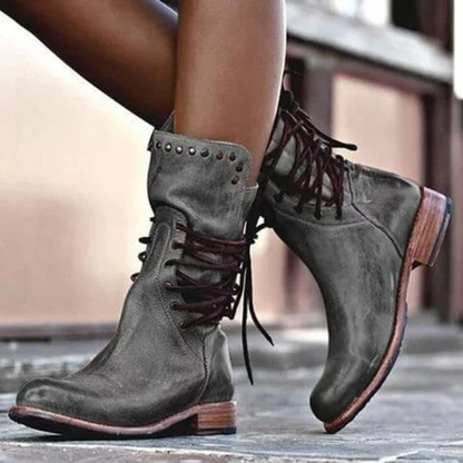 DELILAH - Bottes en Cuir Grande Taille Découvrez nos bottes DELILAH, une création mode grande taille qui marie cuir luxueux et élégance française. Ces bottes grande taille offrent une silhouette raffinée et sophistiquée, créées pour les femmes qui recherc