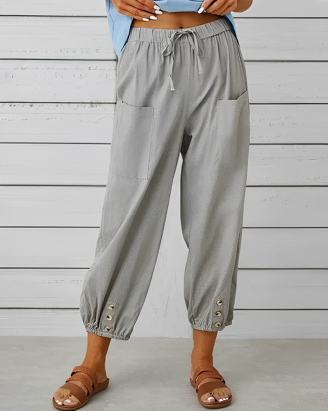 MAYA - Pantalon Large Taille Haute Grande Taille Découvrez notre pantalon MAYA, une création mode grande taille qui incarne l'élégance française avec une silhouette contemporaine. Ce pantalon taille haute grande taille offre une coupe large et raffinée, c