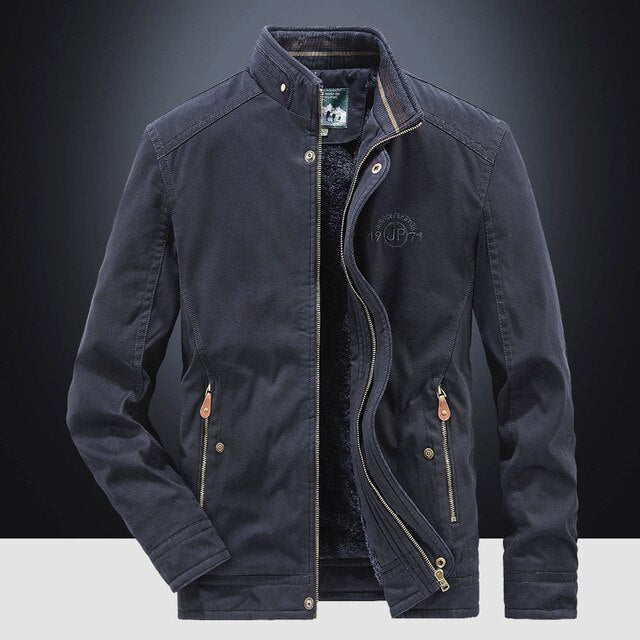 PARK - Veste Homme Découvrez notre veste PARK pour homme, une création qui marie style contemporain et élégance française. Cette veste offre une silhouette raffinée et moderne, créée pour les hommes qui recherchent une pièce aussi versatile que sophistiqu