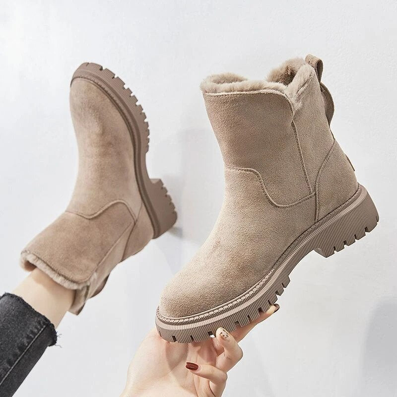 GABRIELA - Bottes à Pompons Grande Taille Découvrez nos bottes GABRIELA, une création mode grande taille qui marie détails ludiques et élégance française. Ces bottes grande taille offrent une silhouette raffinée et enjouée, créées pour les femmes qui rech