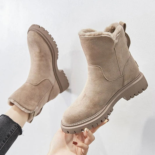 GABRIELA - Bottes à Pompons Grande Taille Découvrez nos bottes GABRIELA, une création mode grande taille qui marie détails ludiques et élégance française. Ces bottes grande taille offrent une silhouette raffinée et enjouée, créées pour les femmes qui rech