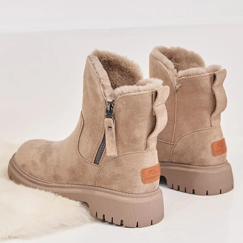 GABRIELA - Bottes à Pompons Grande Taille Découvrez nos bottes GABRIELA, une création mode grande taille qui marie détails ludiques et élégance française. Ces bottes grande taille offrent une silhouette raffinée et enjouée, créées pour les femmes qui rech