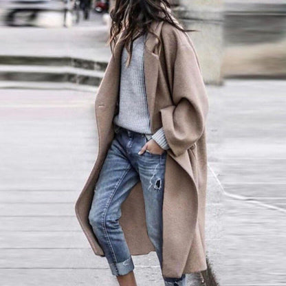 ANDRINA - Manteau d'Hiver Grande Taille Découvrez notre manteau ANDRINA, une création mode grande taille qui allie élégance hivernale et raffinement français. Ce manteau d'hiver grande taille offre un design sophistiqué et chaleureux, idéal pour les femme