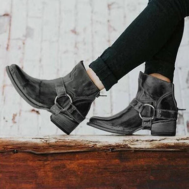 GISELLE - Chaussures d'Hiver Grande Taille Découvrez nos chaussures GISELLE, une création mode grande taille qui marie confort hivernal et élégance française. Ces chaussures d'hiver grande taille offrent une silhouette raffinée et chaleureuse, créées pour