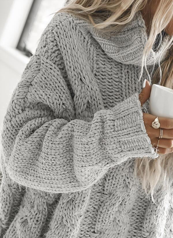 BETTY - Pull Oversize Col Haut Grande Taille Découvrez notre pull BETTY, une création mode grande taille qui allie coupe oversize tendance et élégance française. Ce pull col haut grande taille offre une silhouette contemporaine et raffinée, créé pour les