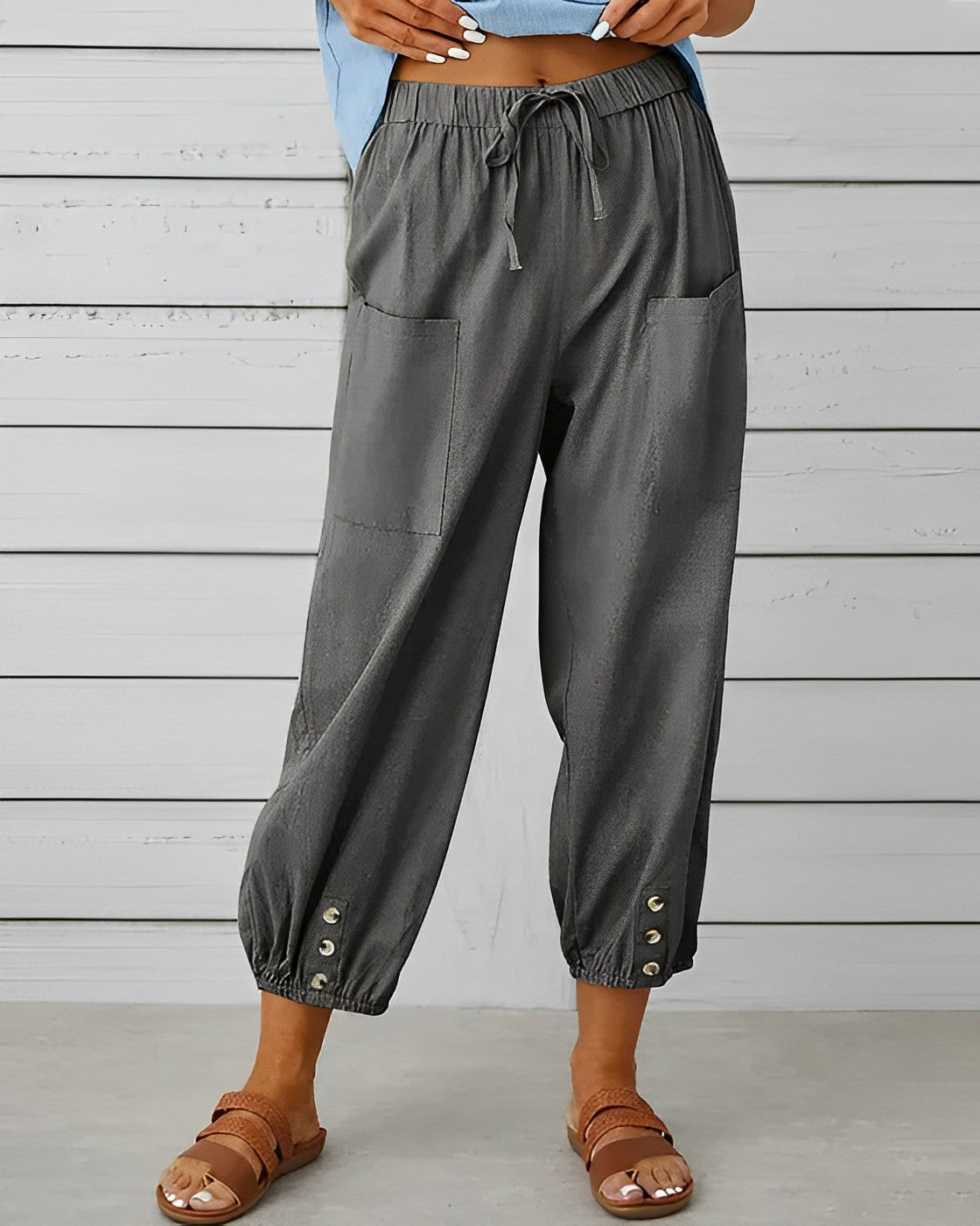 MAYA - Pantalon Large Taille Haute Grande Taille Découvrez notre pantalon MAYA, une création mode grande taille qui incarne l'élégance française avec une silhouette contemporaine. Ce pantalon taille haute grande taille offre une coupe large et raffinée, c