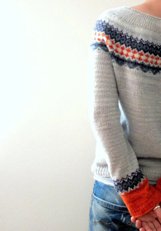 MATHILDA - Pull Gris Style Bohème Grande Taille Découvrez notre pull MATHILDA, une création mode grande taille qui marie l'esprit bohème à l'élégance française. Ce pull grande taille offre une silhouette libre et raffinée, créé pour les femmes qui recherc