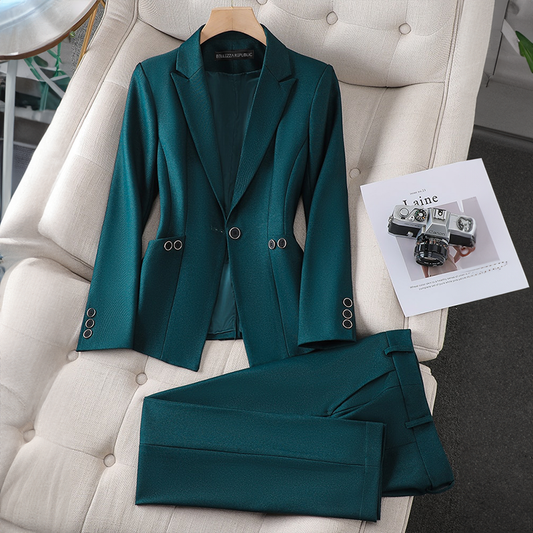 AGATHA - Ensemble Blazer Élégant Grande Taille Découvrez notre ensemble AGATHA, une pièce phare de notre collection mode grande taille qui incarne l'essence même de l'élégance française. Ce blazer grande taille de notre collection signature Agatha® offre