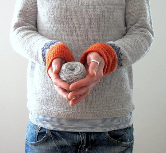 MATHILDA - Pull Gris Style Bohème Grande Taille Découvrez notre pull MATHILDA, une création mode grande taille qui marie l'esprit bohème à l'élégance française. Ce pull grande taille offre une silhouette libre et raffinée, créé pour les femmes qui recherc
