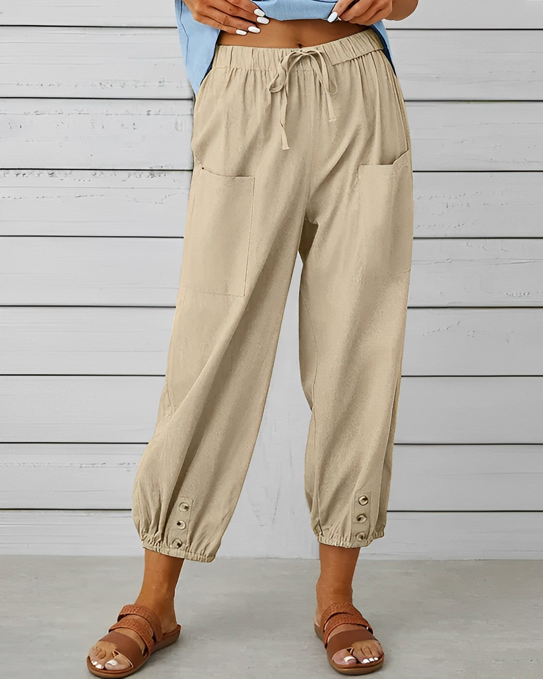 MAYA - Pantalon Large Taille Haute Grande Taille Découvrez notre pantalon MAYA, une création mode grande taille qui incarne l'élégance française avec une silhouette contemporaine. Ce pantalon taille haute grande taille offre une coupe large et raffinée, c