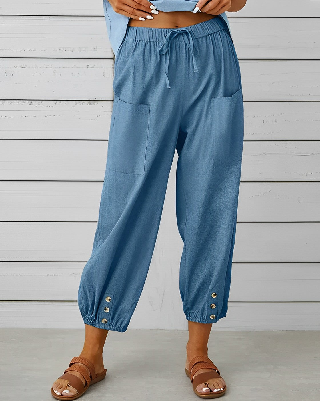 MAYA - Pantalon Large Taille Haute Grande Taille Découvrez notre pantalon MAYA, une création mode grande taille qui incarne l'élégance française avec une silhouette contemporaine. Ce pantalon taille haute grande taille offre une coupe large et raffinée, c