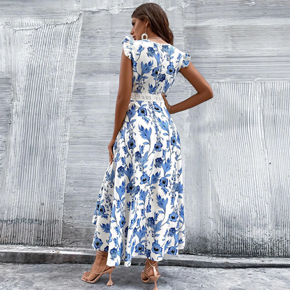 Eleanor - Robe Longue Grande Taille Femme Élégante Découvrez notre robe Eleanor, une création mode grande taille qui incarne l'élégance française dans sa forme la plus pure. Cette robe élégante grande taille vous offre une silhouette allongée et raffinée,